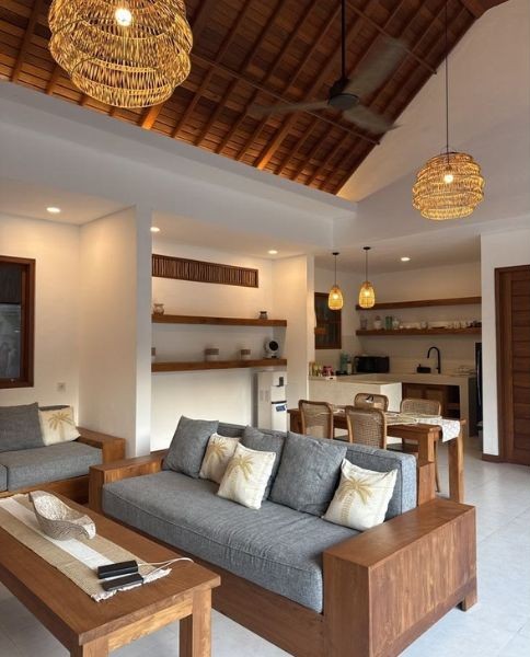 Rumah Limasan Atap Tinggi Lapang